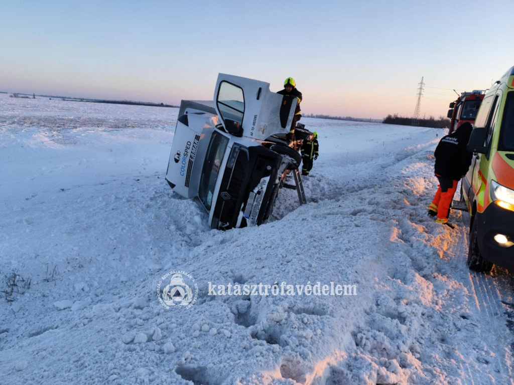 Tartja magát a tél - sok dolguk volt a tűzoltóknak csütörtökön is